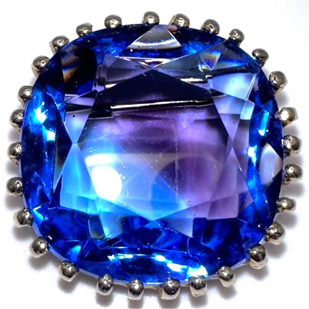 Vintage gold tone cushion cut massive blue glass rhinestone brooch pin